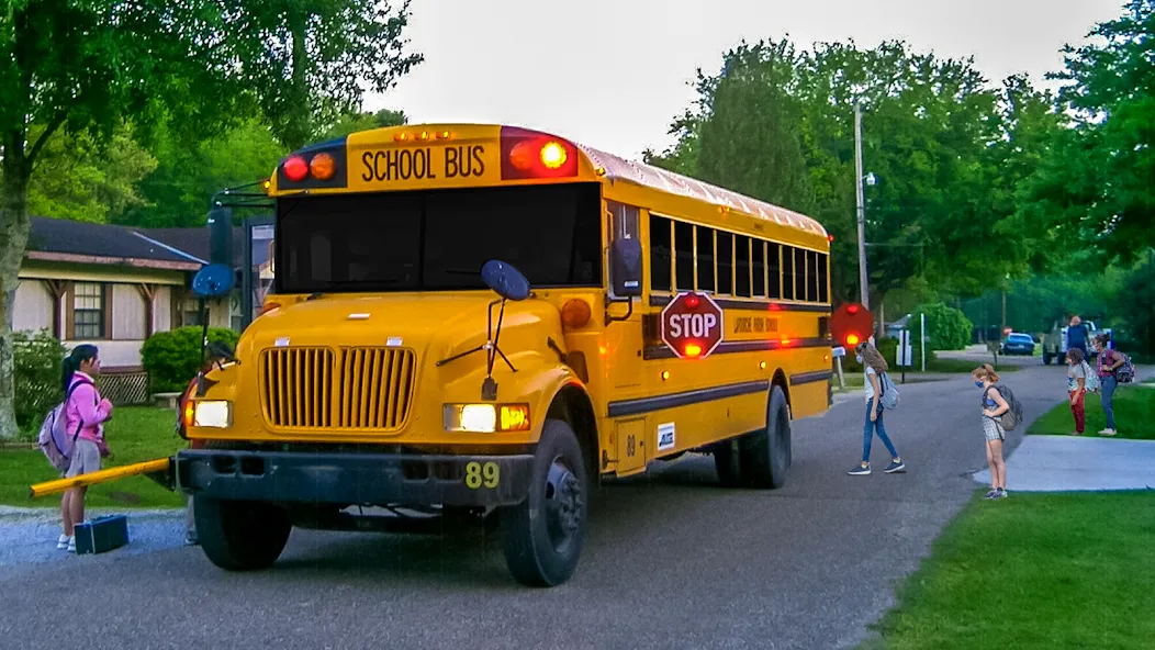 School Bus Transport Simulator [MOD: безлимитные деньги и все автобусы] — Скачать бесплатно (APK) — скриншот 3